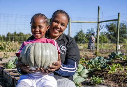 MAMA-en-kind-met-pompoen